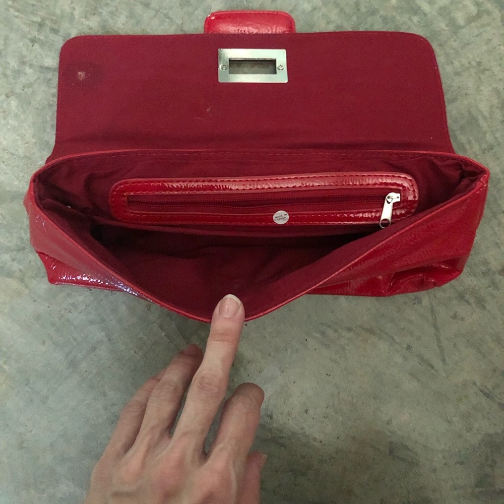 Red clutch - Picture 2 of 2